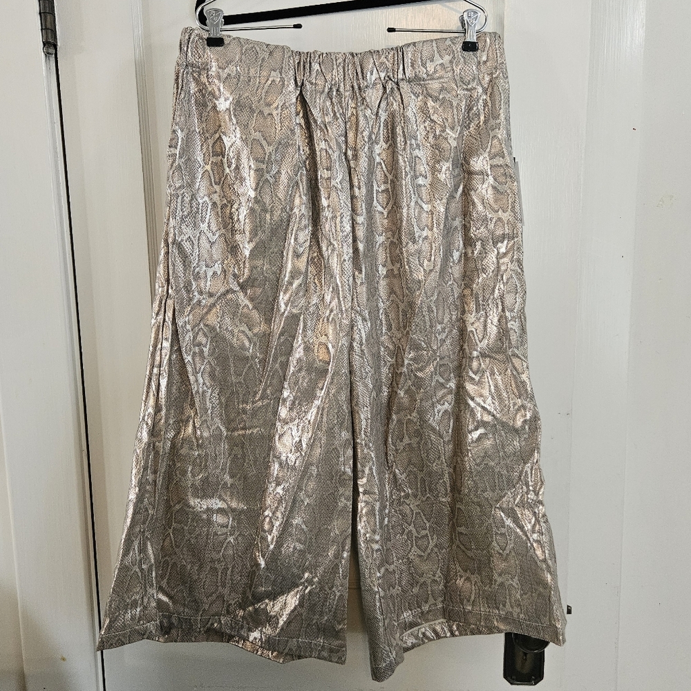 Sarah Sue metallic crops